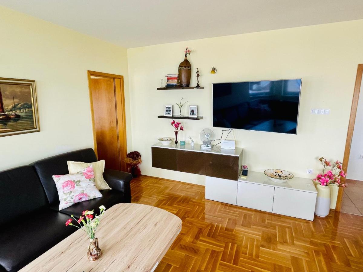 Apartment Mandarina Dugi Rat Ngoại thất bức ảnh
