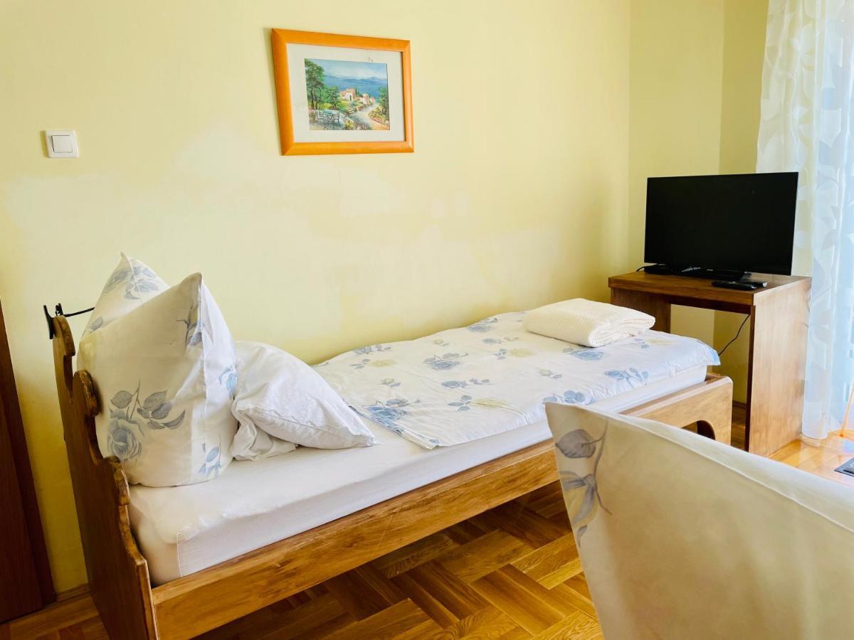 Apartment Mandarina Dugi Rat Ngoại thất bức ảnh