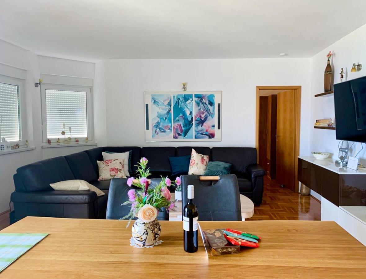 Apartment Mandarina Dugi Rat Ngoại thất bức ảnh